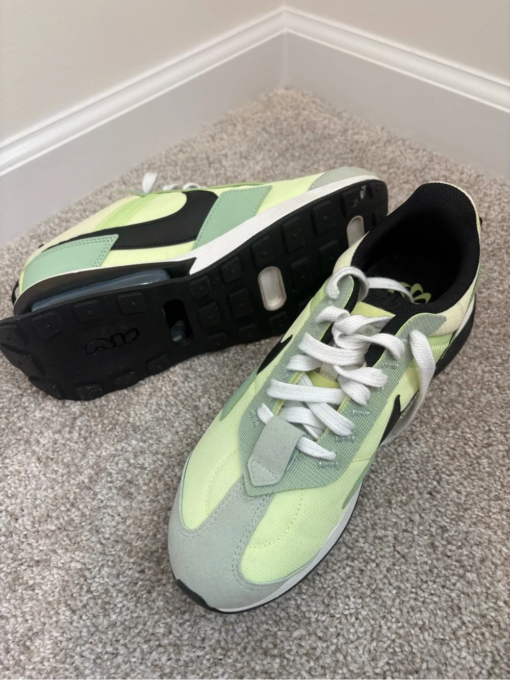 Nike Women’s Sneakers in Light Green, Mint, Black